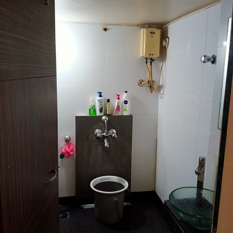 Bathroom, swapnalok-apartment-andheri 1 Bedroom 400 Sq.Ft. Apartment In Andheri East Mumbai 9399562