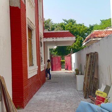 Bedroom in 5 BHK Villa at Ansal Sushant Golf city, Bagiamau – for Rent