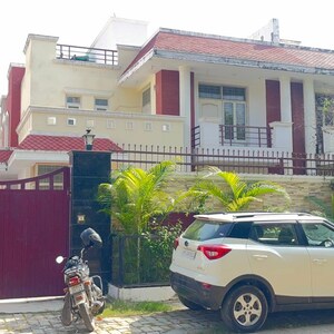 5 BHK Villa For Rent in Ansal Sushant Golf city, Bagiamau