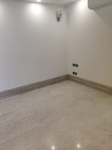 Room in 4 BHK Builder Floor at Green Park – for Rent