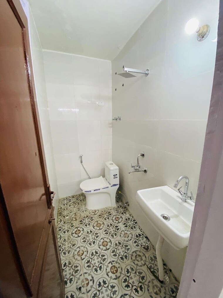 Bathroom, saket 2 Bedroom 850 Sq.Ft. Builder Floor In Saket Delhi 9399649