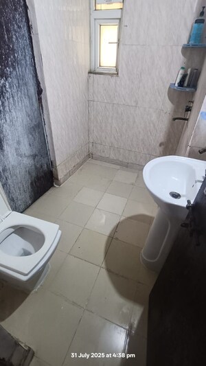 Bathroom in 2.5 BHK Apartment at Amrapali Princely Estate, Sector 76 – for Rent