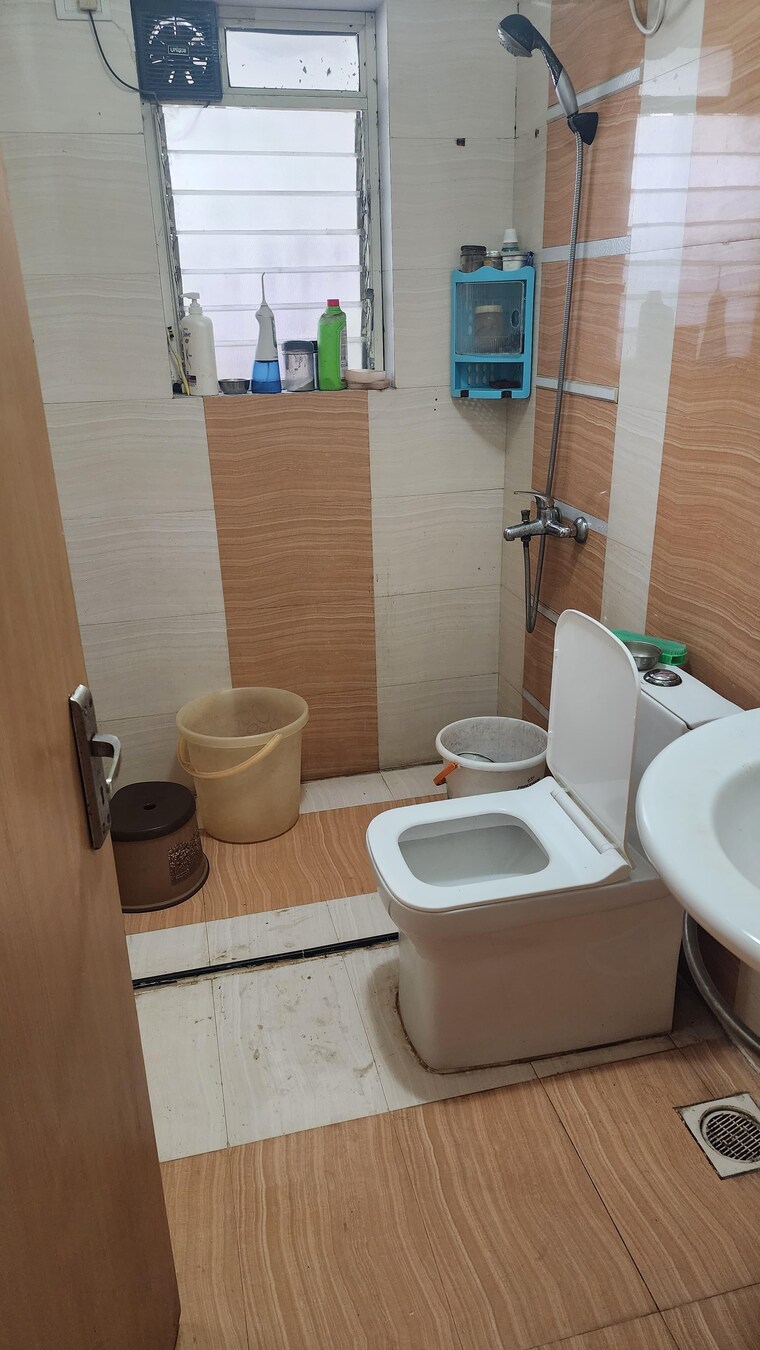 Bathroom, anmol-tower 3 Bedroom 1100 Sq.Ft. Apartment In Goregaon West Mumbai 9399671