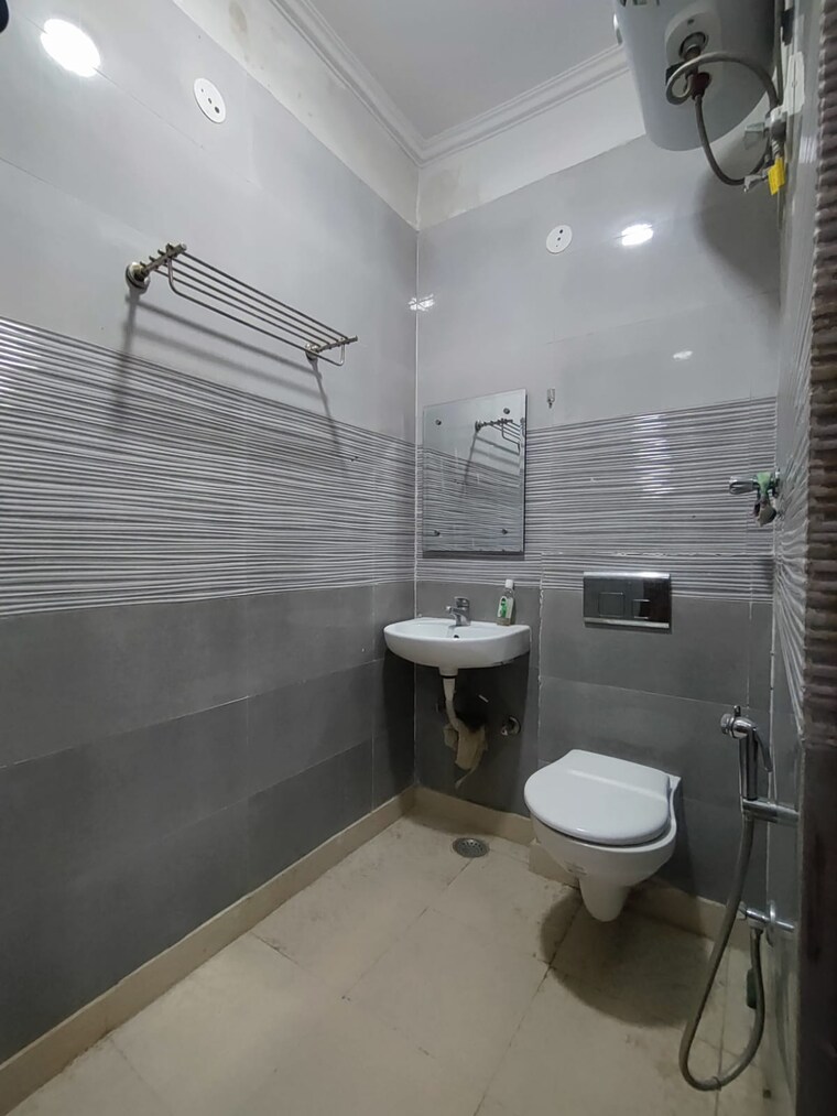 Bathroom, sector 46 2 Bedroom 1393 Sq.Ft. Builder Floor In Sector 46 Gurgaon 9399700