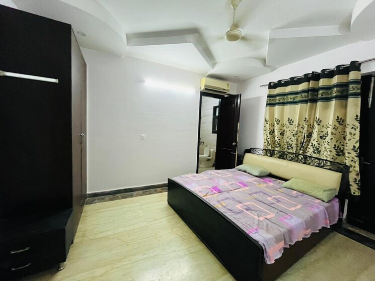 Bedroom, sector 76 5 Bedroom 303 Sq.Yd. Independent House In Sector 76 Faridabad 9399721