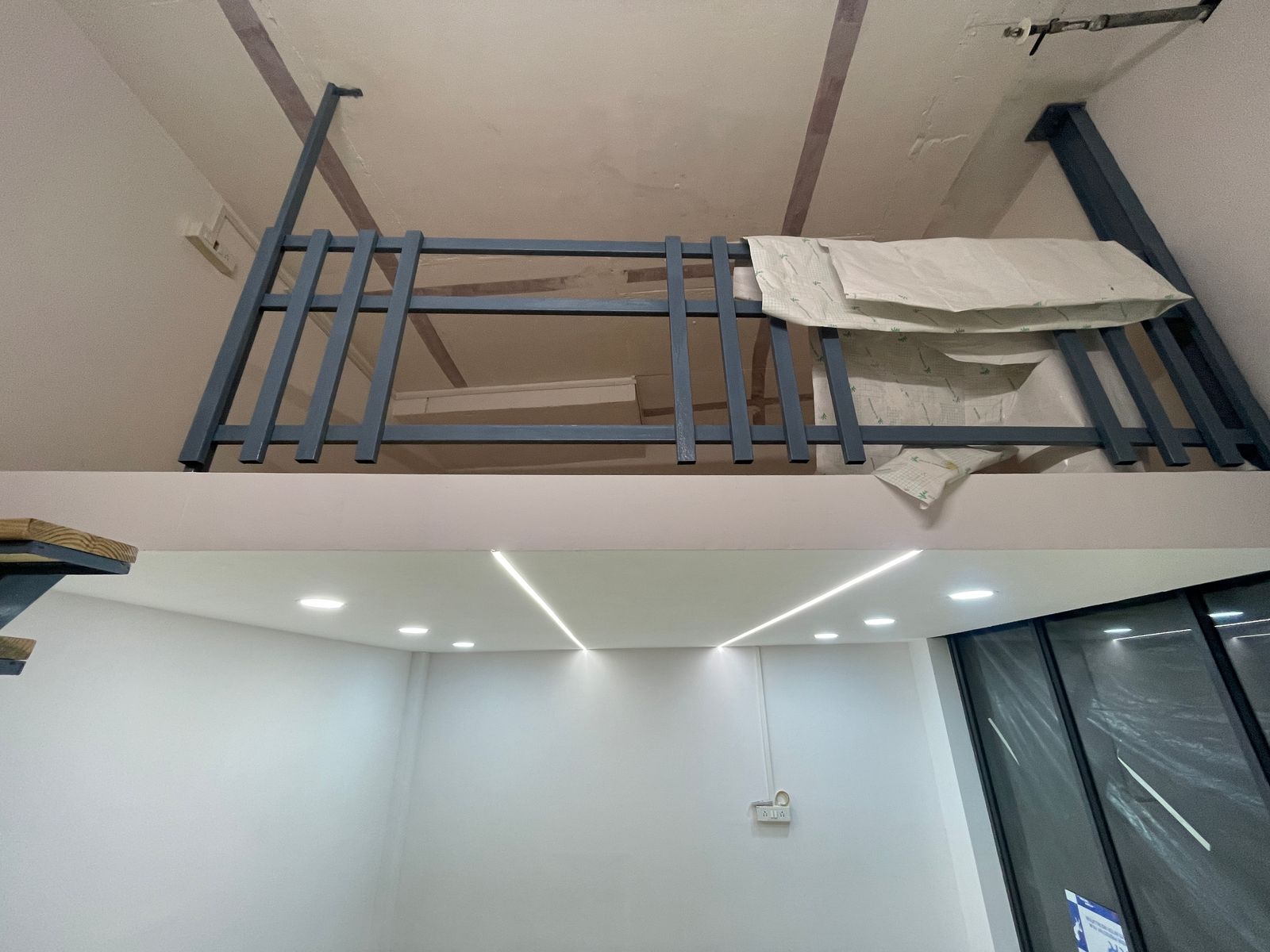 Office Space For Sale in Rustomjee Eaze Zone Mall