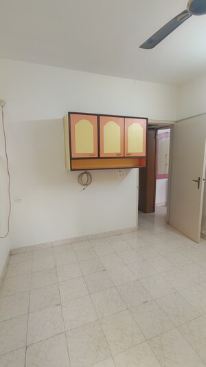 Room in 1 BHK Apartment at Rajnigandha CHS Vasant Vihar, Vasant Vihar – for Rent