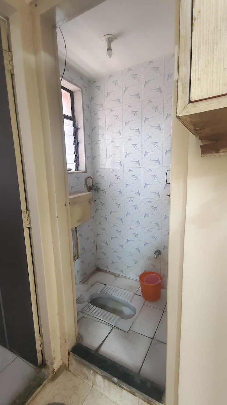 Bathroom, rajnigandha-chs-vasant-vihar 1 Bedroom 420 Sq.Ft. Apartment In Vasant Vihar Thane 9399748