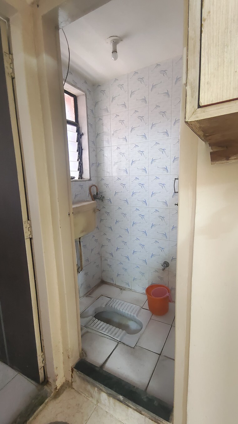 Bathroom, rajnigandha-chs-vasant-vihar 1 Bedroom 420 Sq.Ft. Apartment In Vasant Vihar Thane 9399748