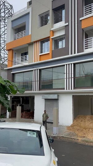  Showroom For Rent in Em Bypass