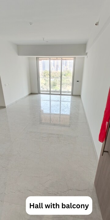 Room in 5 BHK Apartment at Omkar Alta Monte, Malad East – for Rent