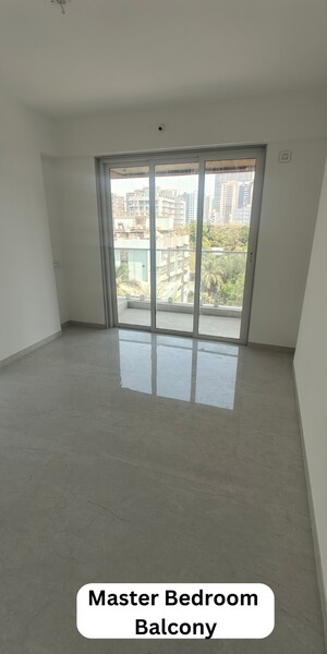 Room in 5 BHK Apartment at Omkar Alta Monte, Malad East – for Rent