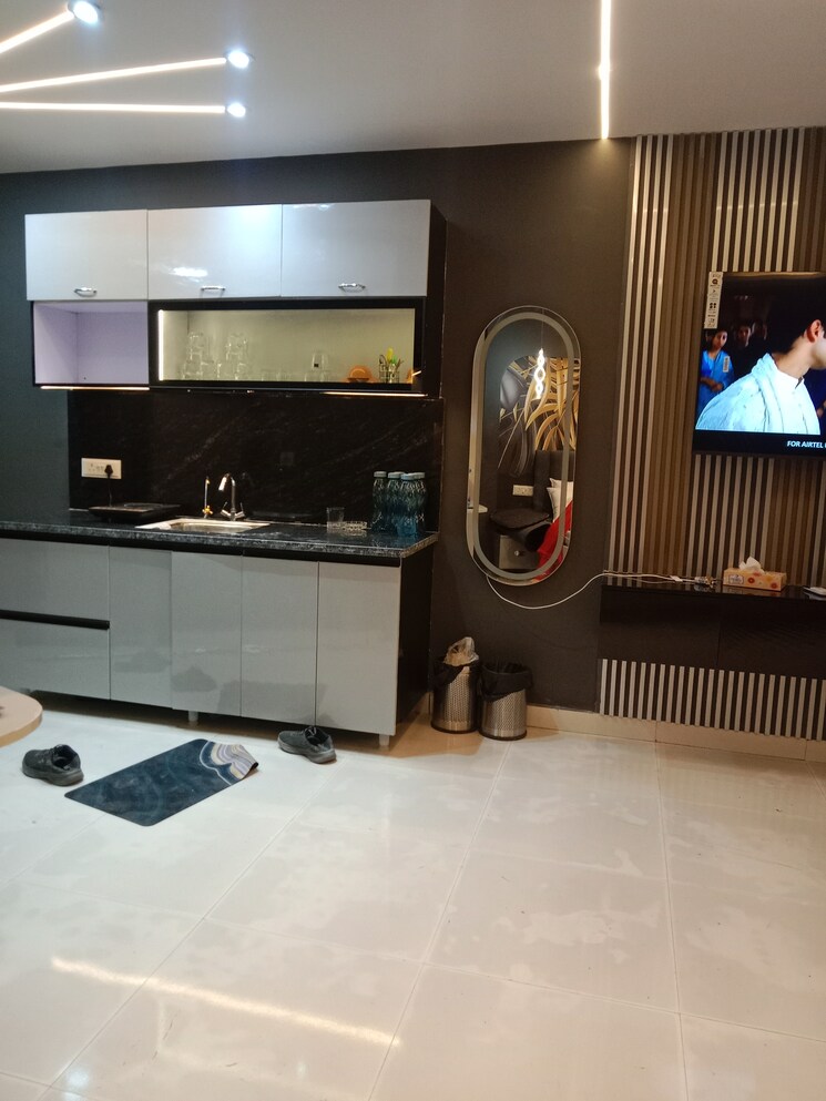  Parking, gaur-city-center Commercial Showroom 550 Sq.Ft. In Sector 4 Greater Noida Greater Noida 9399750