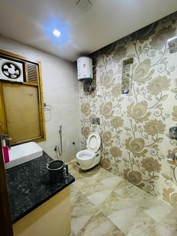 Master Bedroom in 2 BHK Builder Floor at Sector 40 – for Rent