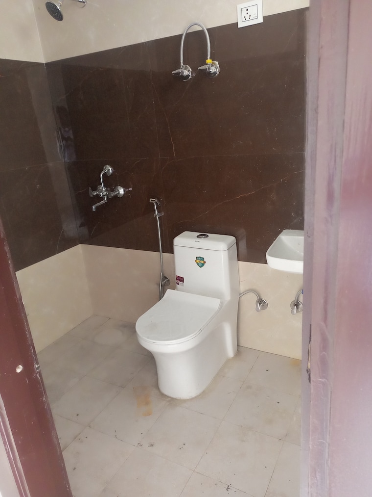 Bathroom, sector 73 3 Bedroom 1250 Sq.Ft. Builder Floor In Sector 73 Noida 9399780