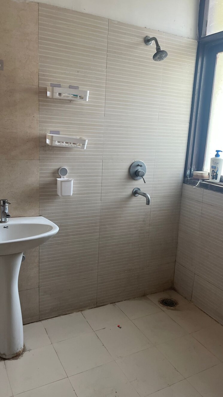 Bathroom, maya-garden-city 3 Bedroom 1800 Sq.Ft. Apartment In Lohgarh Zirakpur 9399770