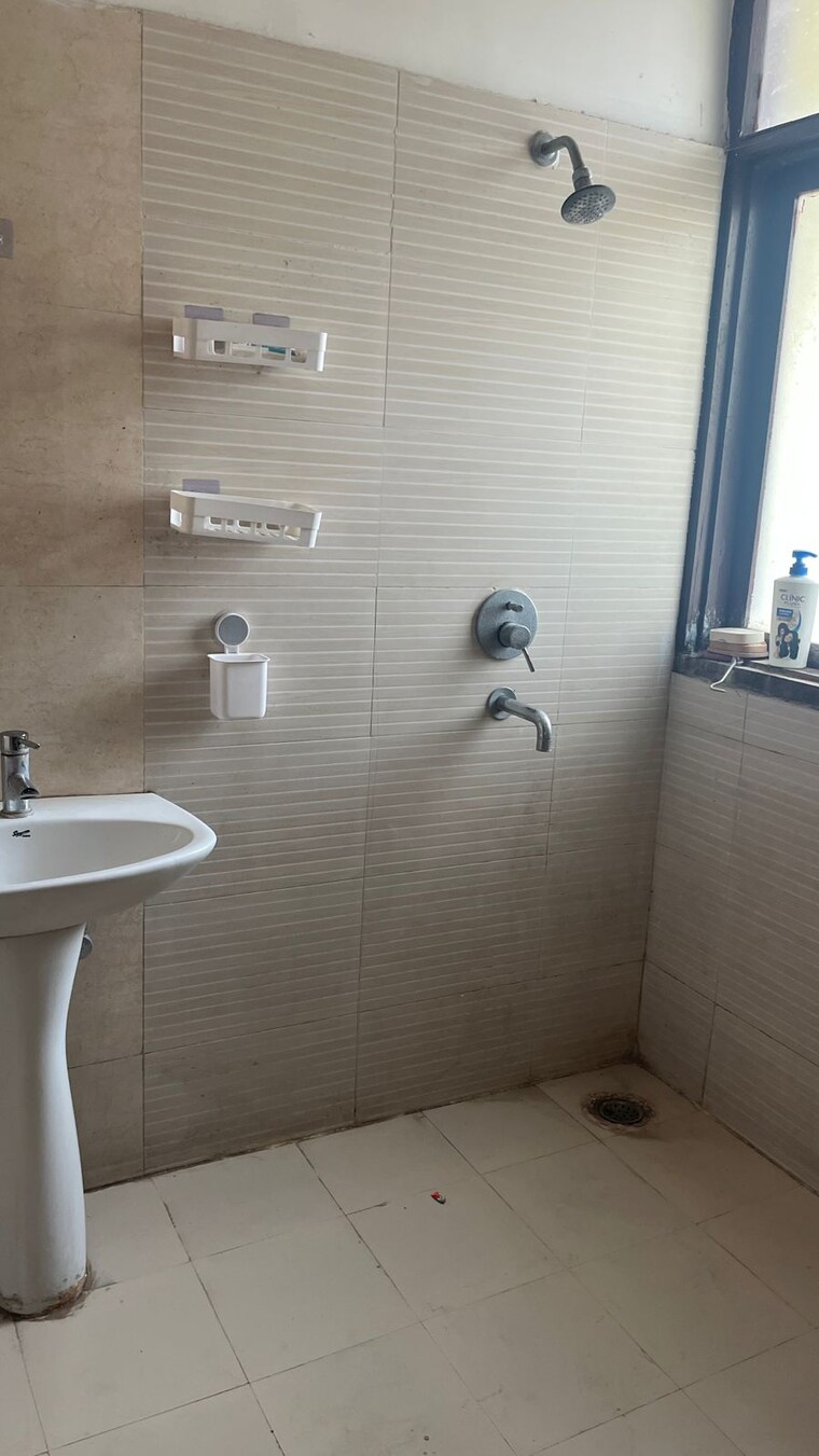 Bathroom, maya-garden-city 3 Bedroom 1800 Sq.Ft. Apartment In Lohgarh Zirakpur 9399770