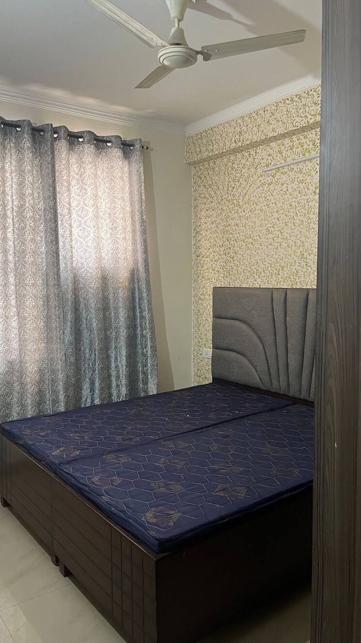 Bedroom, maya-garden-city 3 Bedroom 1800 Sq.Ft. Apartment In Lohgarh Zirakpur 9399770