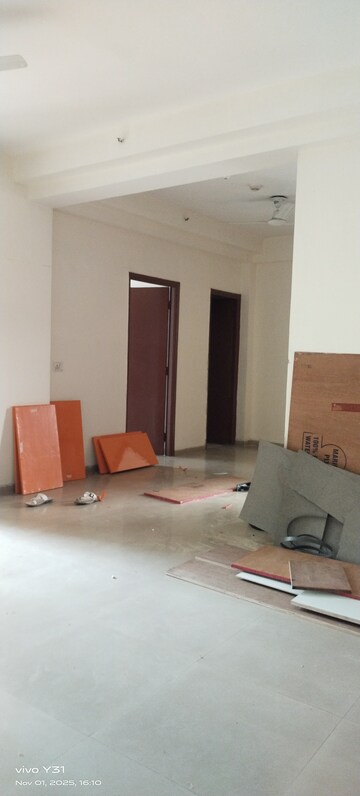 Living Room in 2.5 BHK Apartment at Mahagun Mywoods, Sector 16c Greater Noida – for Rent