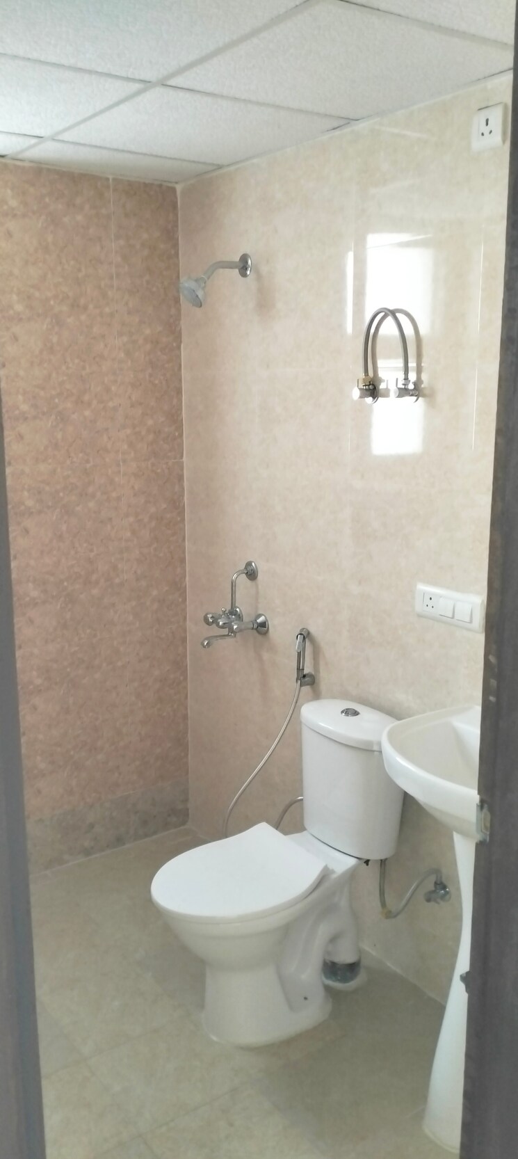 Bathroom, omaxe-residency-ii 3.5 Bedroom 1750 Sq.Ft. Apartment In Gomti Nagar Lucknow 9399771