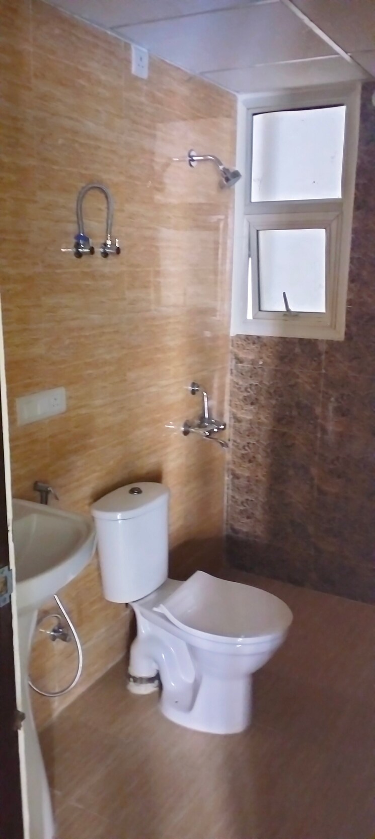 Bathroom, omaxe-residency-ii 3.5 Bedroom 1750 Sq.Ft. Apartment In Gomti Nagar Lucknow 9399771