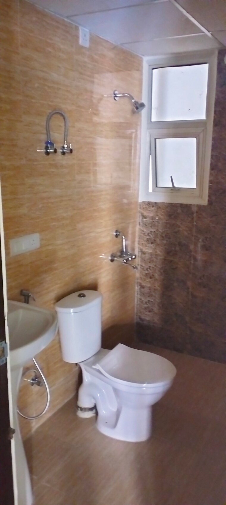 Bathroom, omaxe-residency-ii 3.5 Bedroom 1750 Sq.Ft. Apartment In Gomti Nagar Lucknow 9399771