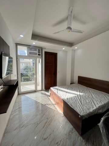 Bedroom in 1 BHK Builder Floor at Sector 40 – for Rent