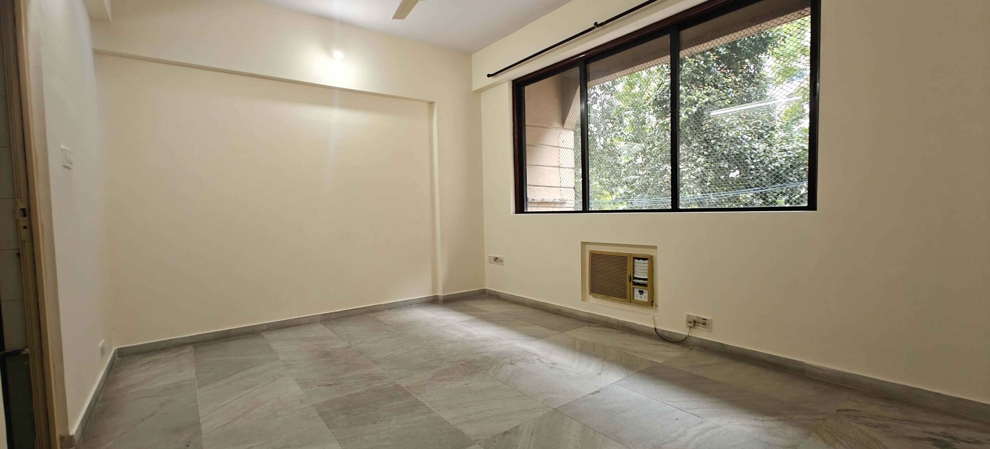2 BHK Apartment For Rent in Hiranandani Gardens Lotus
