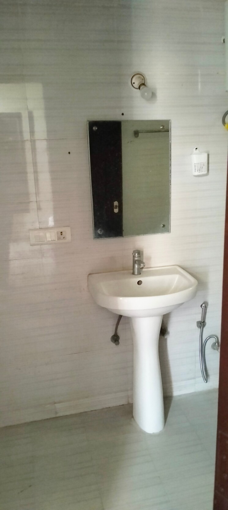 Bathroom, omaxe-residency-ii 3.5 Bedroom 1775 Sq.Ft. Apartment In Gomti Nagar Lucknow 9399819