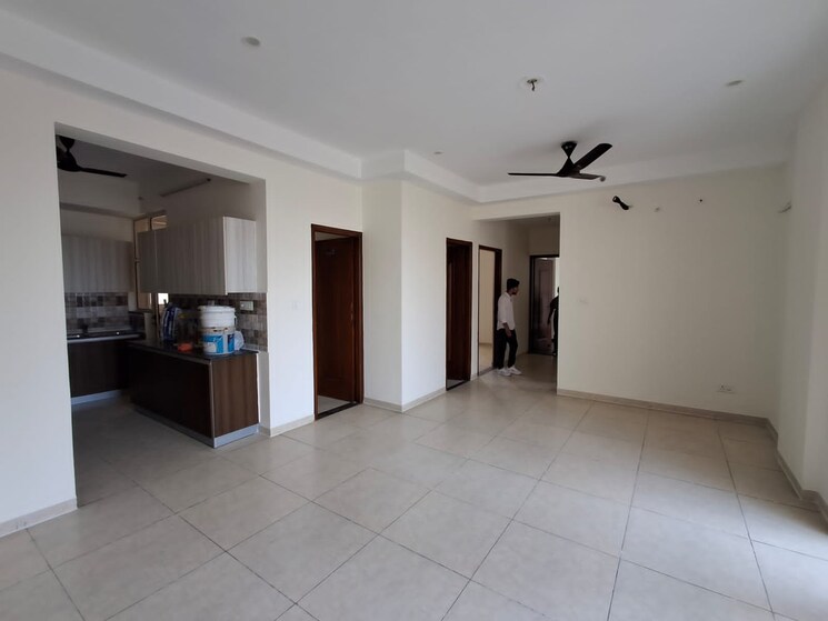 Room, vip road 3 Bedroom 2400 Sq.Ft. Apartment In Vip Road Zirakpur 9399812