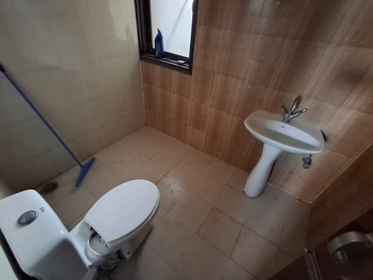 Bathroom, vip road 3 Bedroom 2400 Sq.Ft. Apartment In Vip Road Zirakpur 9399812