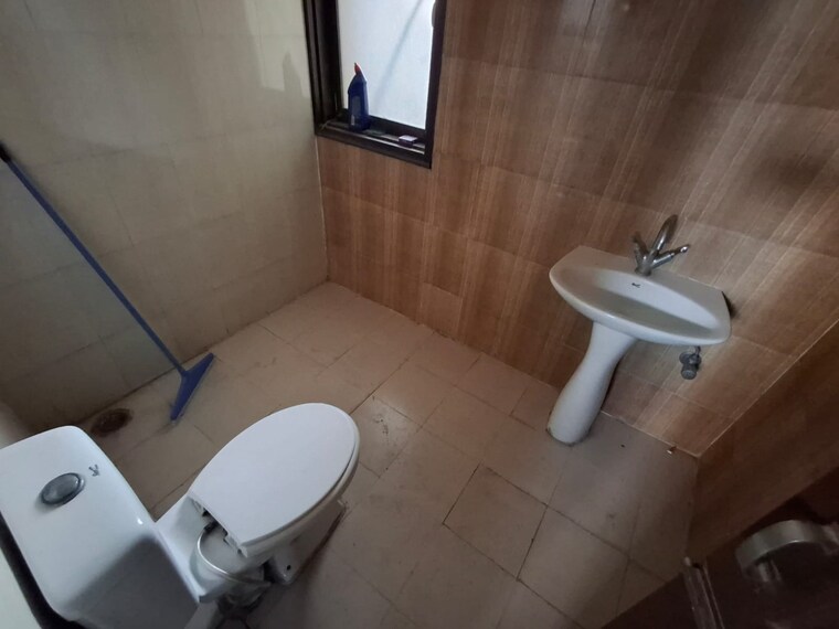 Bathroom, vip road 3 Bedroom 2400 Sq.Ft. Apartment In Vip Road Zirakpur 9399812