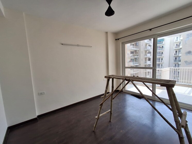 Room, vip road 3 Bedroom 2400 Sq.Ft. Apartment In Vip Road Zirakpur 9399812