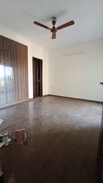 Room in 2.5 BHK Apartment at Saviour Park, Mohan Nagar – for Rent