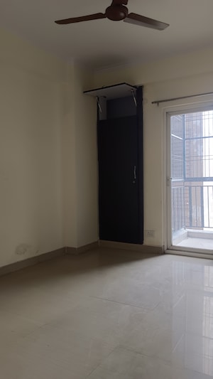 Room in 2.5 BHK Apartment at Saviour Park, Mohan Nagar – for Rent