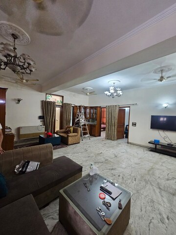 Living Room in 3 BHK Apartment at Goregaon West – for Rent