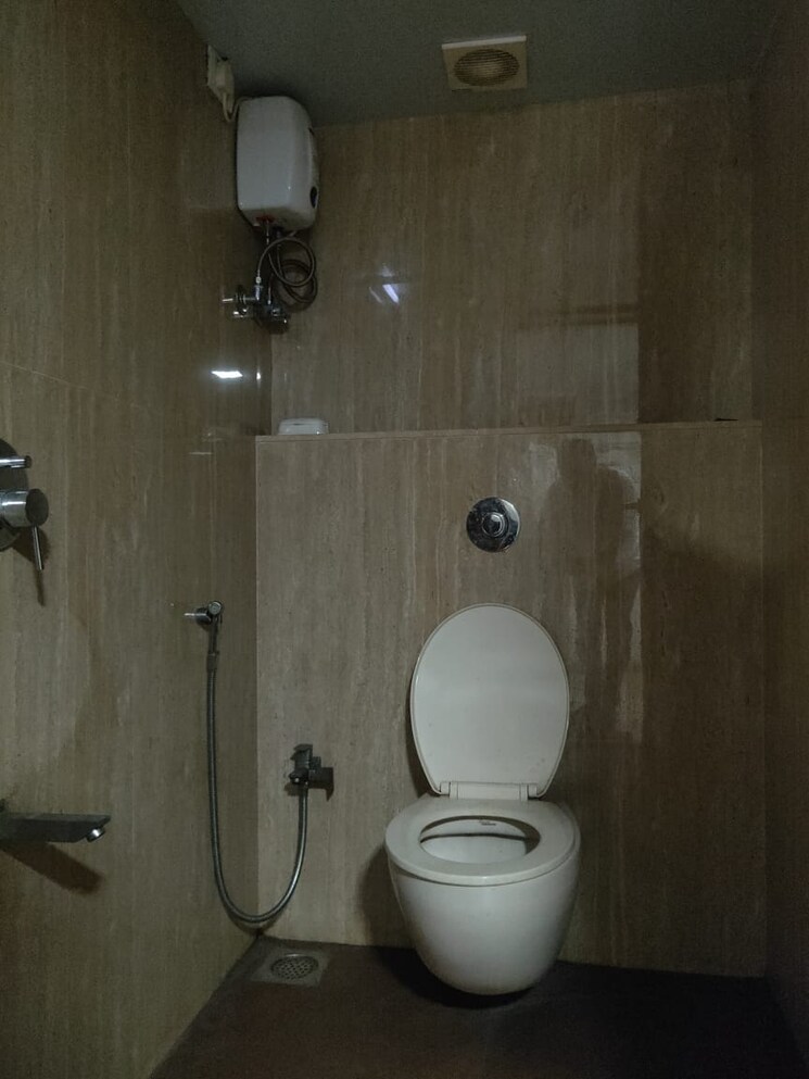 Washroom, turbhe Commercial Warehouse 3500 Sq.Ft. In Turbhe Navi Mumbai 9399908