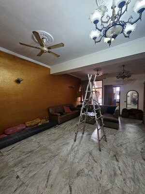 Room in 3 BHK Apartment at Riddhi Siddhi Complex Goregaon, Goregaon West – for Rent