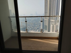 Room in 3 BHK Apartment at J P Jeevan Heights, Kandivali West – for Sale