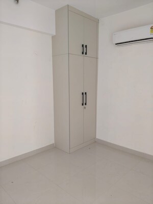 Room in 3 BHK Apartment at Capital Residency 360, Sector 70a – for Rent