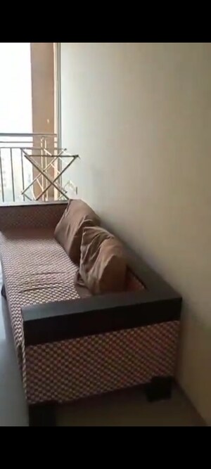 Furnished Amenities in 2 BHK Apartment at Ashok Towers, Parel – for Rent