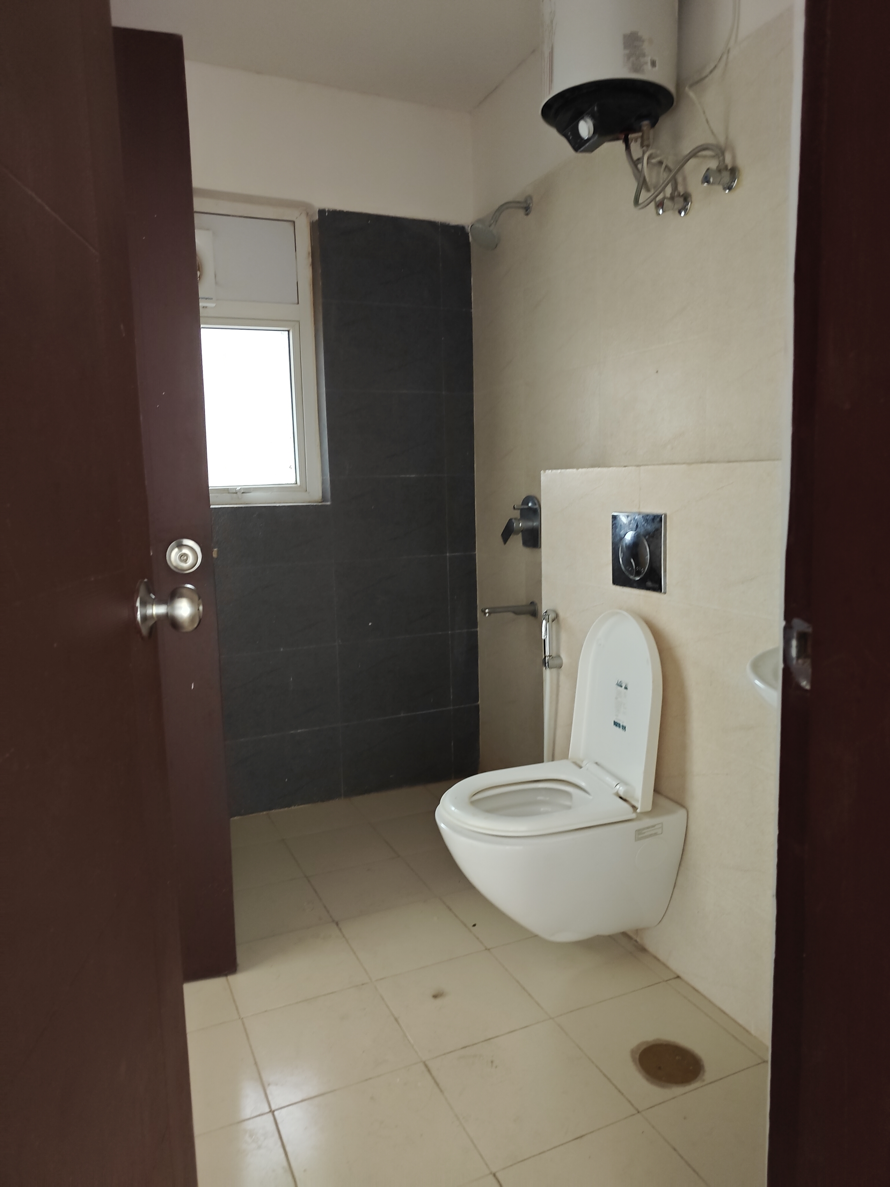 3.5 BHK + Servant Room 1900 Sq.Ft. Apartment in Emaar Palm Gardens