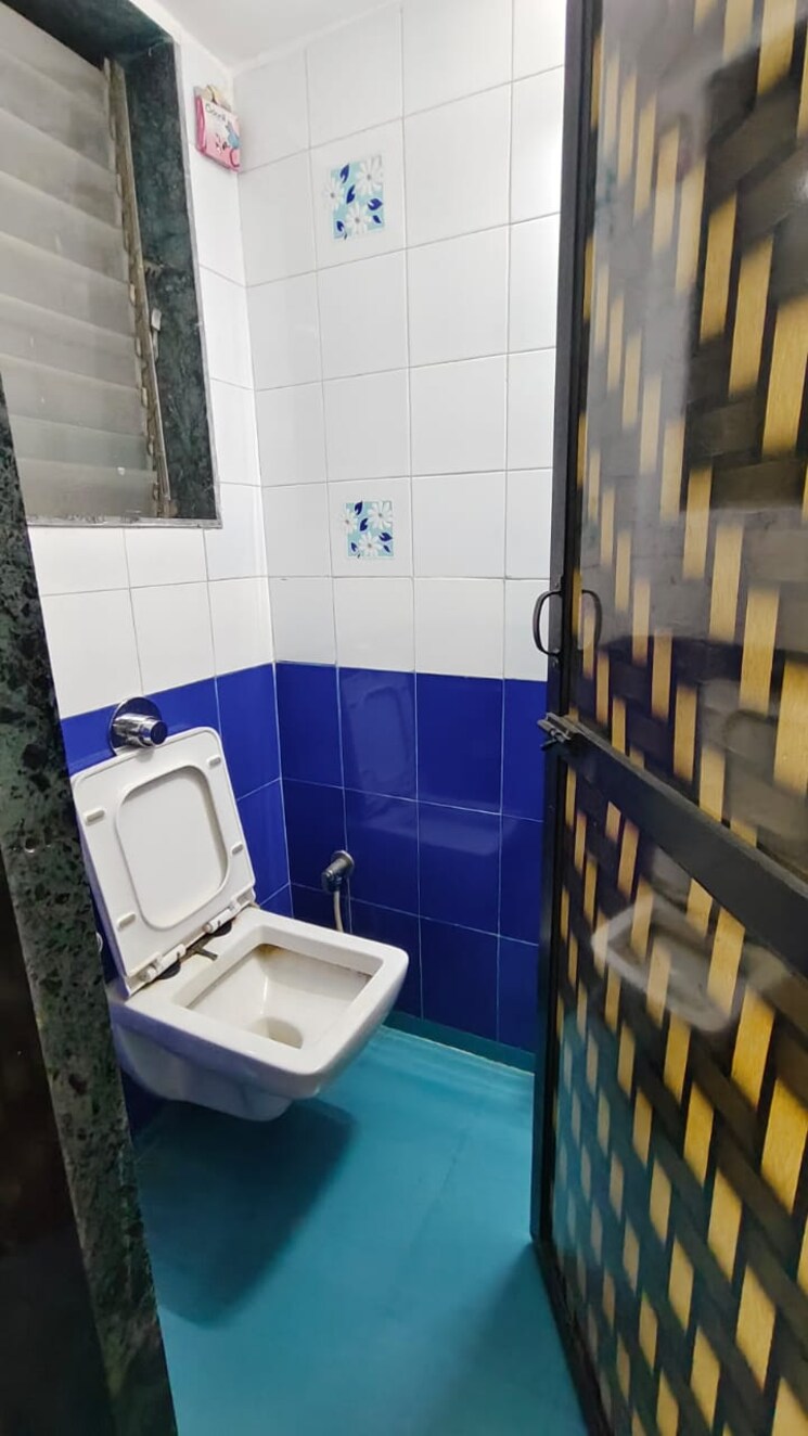 Bathroom, swapnalok-apartment-andheri 1 Bedroom 400 Sq.Ft. Apartment In Andheri East Mumbai 9400109
