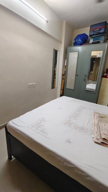 Bedroom in 1 BHK Apartment at Swapnalok Apartment Andheri, Andheri East – for Sale