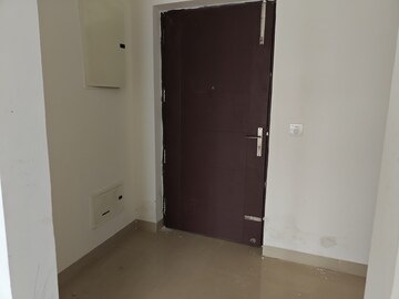 Room in 3.5 BHK Apartment at Emaar Palm Gardens, Sector 83 – for Rent