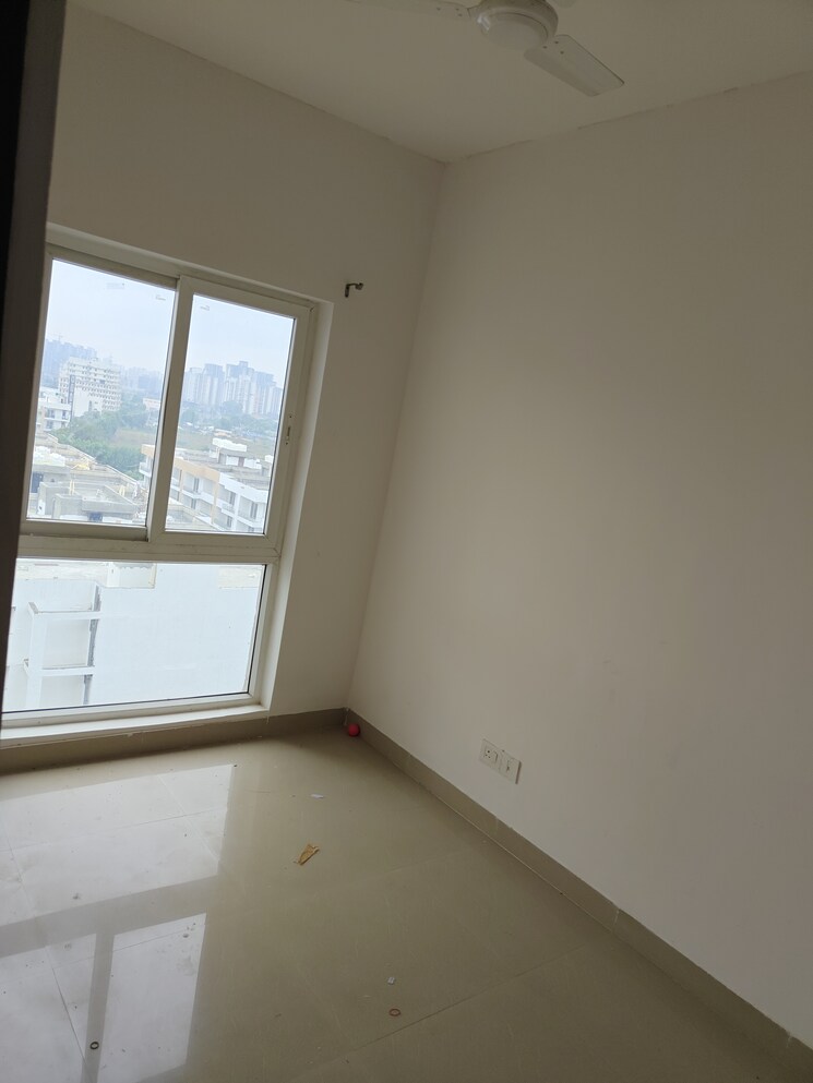 Room, emaar-palm-gardens 3.5 Bedroom 1900 Sq.Ft. Apartment In Sector 83 Gurgaon 9400393