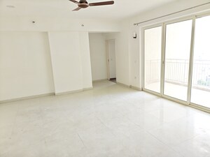 Room in 3.5 BHK Apartment at Emaar Palm Gardens, Sector 83 – for Rent