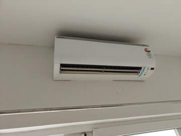 Furnished Amenities in 3.5 BHK Apartment at Emaar Palm Gardens, Sector 83 – for Rent