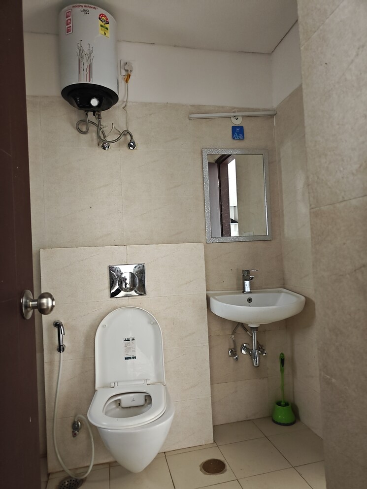 Bathroom, emaar-palm-gardens 3.5 Bedroom 1900 Sq.Ft. Apartment In Sector 83 Gurgaon 9400393