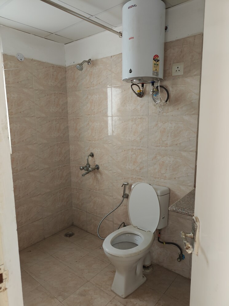 Bathroom, emaar-palm-gardens 3.5 Bedroom 1900 Sq.Ft. Apartment In Sector 83 Gurgaon 9400393